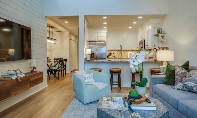 Tallahassee Condominio | Experience Modern Elegance: Luxurious Tallahassee Condo with Premier Amenities
