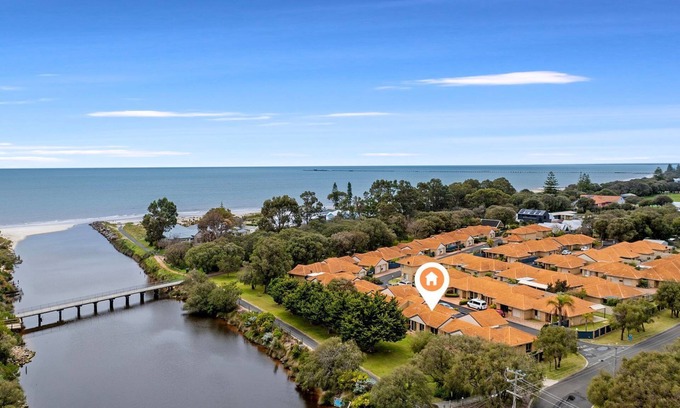 West Busselton Casa | Experience Ocean Breeze Villa - beautiful, spacious and perfect place