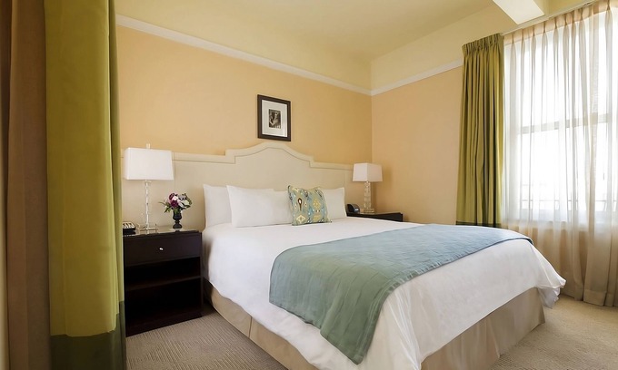 Goose Hollow Hotel | Experience Portland's Culture and Cuisine from a Vintage Hotel! Pet-friendly!