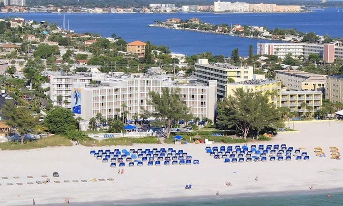 St. Pete Beach Hotel | Experience RumFish Beach: 4 Balcony Rooms Near Boca Ciega Bay & Dali Museum