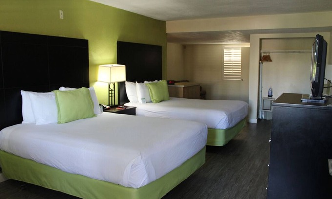 Old Town Hotel | Experience San Diego's Western Charm! 4 Modern Units w/ FREE Breakfast
