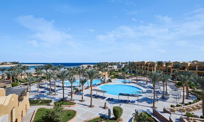 El Quseir Complejo | Experience Serenity in Beachfront Resort l 3 Rooms, Full-service Spa & Pools
