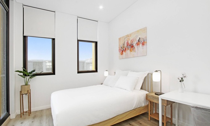 Ryde Apartamento | Experience serenity in this modern haven Train/Ferry to City~Shops~Parking