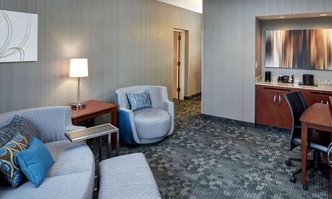 Brookfield Apartamento | Experience Soothing Moments & Luxury! 2 Spacious Units, Pool, Pet-friendly!