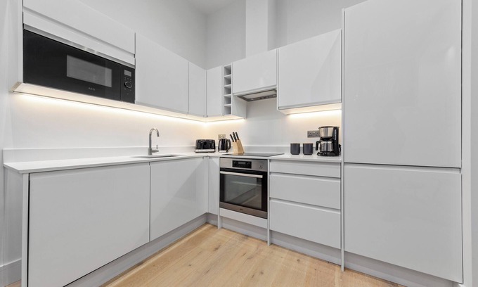 Canbury Apartamento | Experience the ambience and comfort of home for as long as you like.