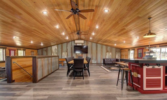 Ridgefield Otro | Experience the Bunkhouse at the Flying F Ranch