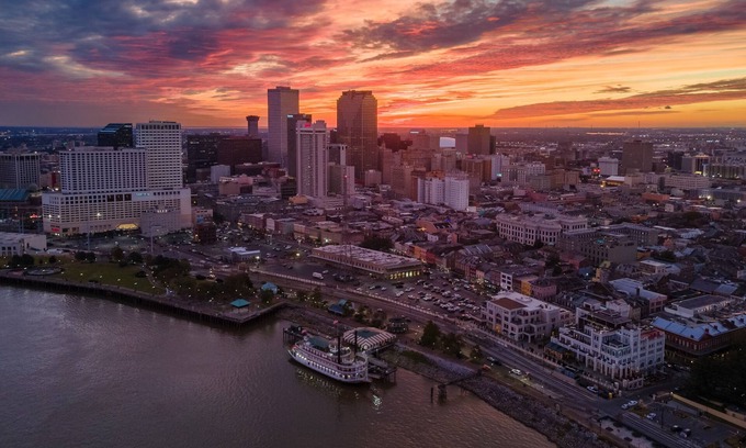 Central Business District Casa | Experience the Charm of New Orleans from a Deluxe Room at Selena Catahoula Hotel