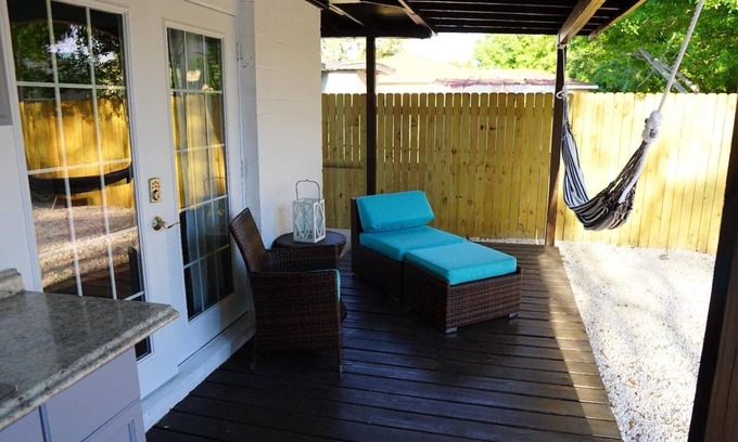 Carver City - Lincoln Gardens Apartamento | This room is a 1 bedroom(s), 1 bathrooms, located in Tampa, FL.