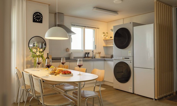 Sindangil-tong Apartamento | Experience the vibrant city of Seoul in style at o-nol.