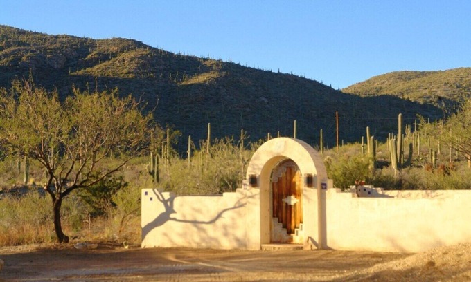 Tanque Verde Casa | Experience true desert living in this classic Tucson ranch in the Tanque Verde Valley