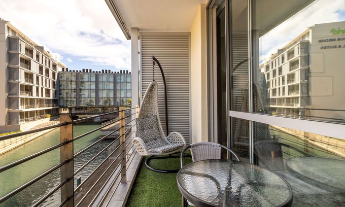 Victoria and Alfred Waterfront Apartamento | Experience Uninterrupted Comfort Fully Furnished 2br Flat Free From Loadsheding