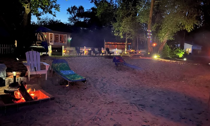Menominee Casa | Experience Upper Michigan with a breathtaking view of the Bay .