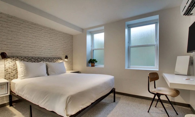 Foggy Bottom Hotel | Experience Vibrant D.C.: Convenient Room Close National Mall