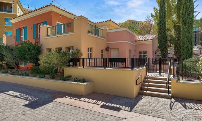 Lake Las Vegas Casa | Hermosa Casita en el lago 3 habitaciones, 2 niveles aprox. 1770 cuadrados. ft Resort Community