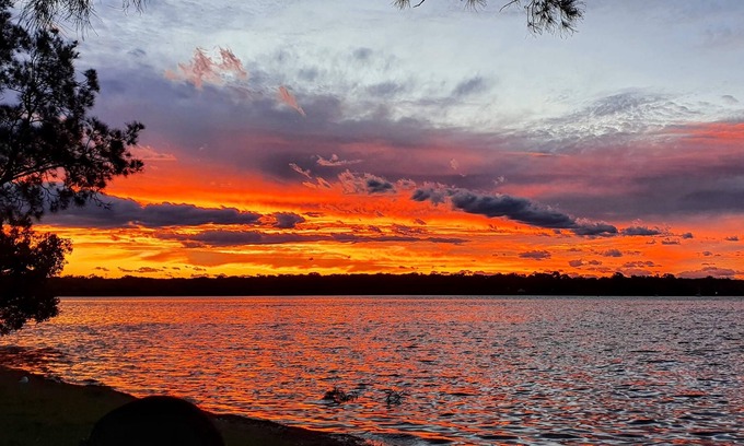 Chain Valley Bay Casa | Experience Waterfront Paradise at Our Sunset Lakehouse