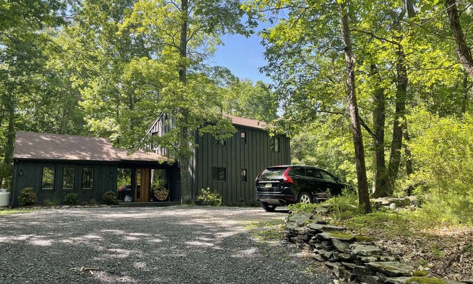 Mount Marion Casa | Experience Woodstock charm while staying in a cozy cabin in the woods