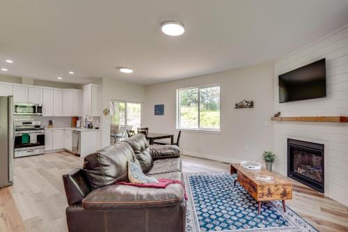 Meadow Lakes Casa | Explore Alaskas Playground Modern Wasilla Escape