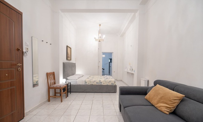 Vyronas Apartamento | Explore Athens from a Vibrant Neighbourhood Apt .