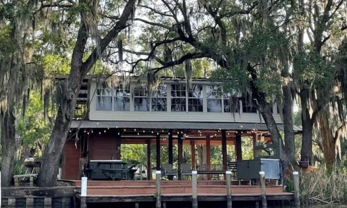 New Iberia Cabina | Explore Cajun Country! On the Bayou, close to town