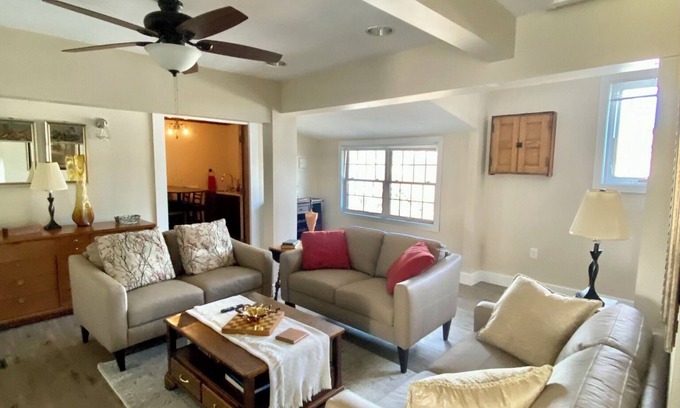 West Central Apartamento | Explore Downtown Fort Wayne The Declan House -Modern 2-bedroom with WiFi and AC