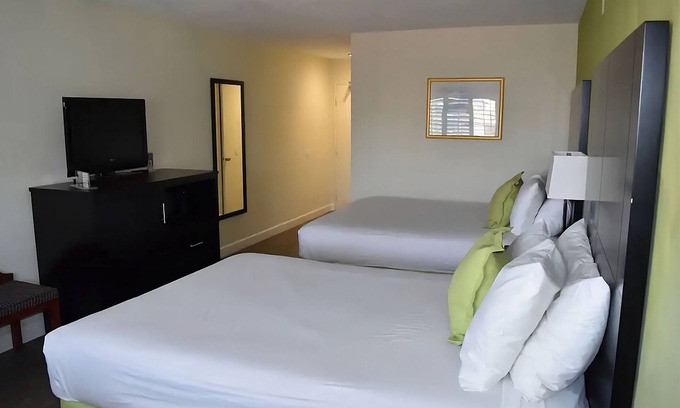 Old Town Hotel | Explore Downtown San Diego! 4 Accommodations w/ Free Continental Breakfast!