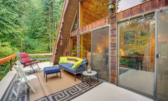 Mount St. Helens Cabina | Explore Mt St Helens: A-Frame Chalet w/Deck!