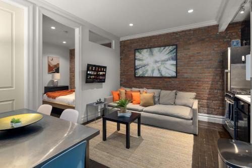 Hell's Kitchen Apartamento | Explore NYC! Cozy 2BR in Prime Location