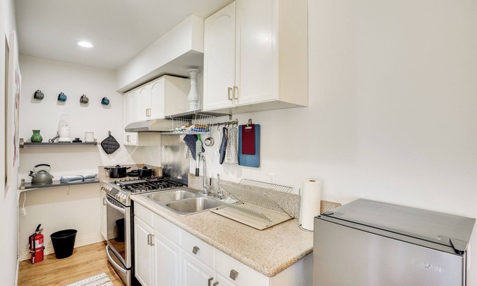Westminster Apartamento | Explore SoCal! Cozy Retreat Near Disney & Beaches