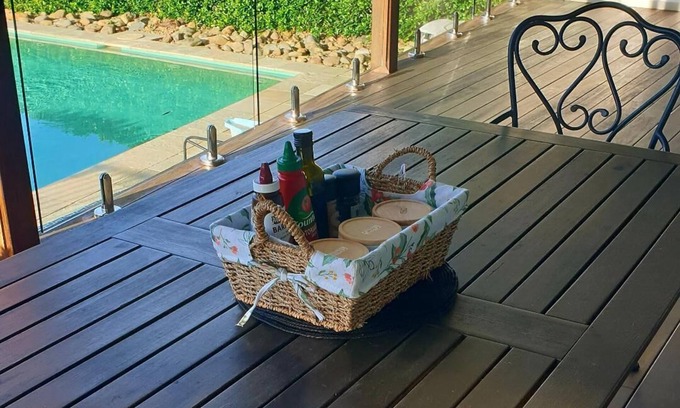 Wamberal Cama Y Desayuno | EXPLORE the beauty of nearby beaches , RELAX by the resort style pool, REPEAT.