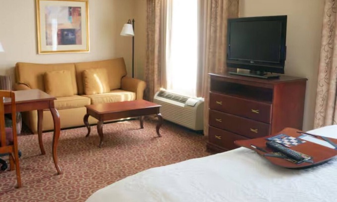 Kingman Hotel | Explore the Grand Canyon: Kingman Stay w/ Pool & Close to Downtown