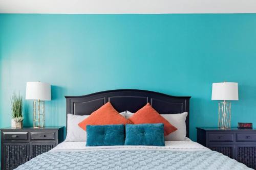 Eastside Promise Neighborhood Casa | Explore the River Walk from Artsy Designer Retro Chic Home