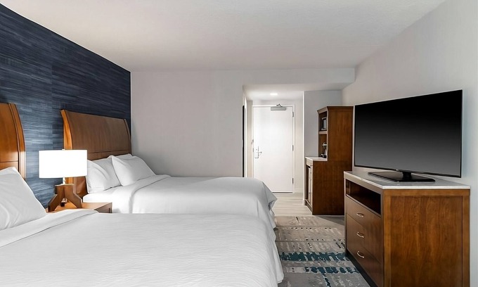 Radnor - Fort Myer Heights Hotel | Explore Washington, DC w/Ease | Upscale Urban Getaway Near the Metro
