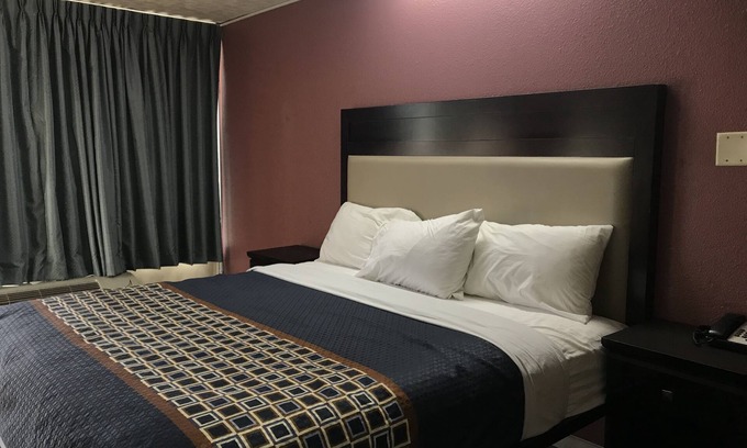 Lafayette Hotel | Express Inn