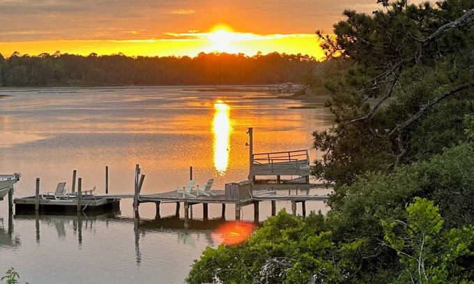 Hampstead Casa | Exqusite 4BR, Boater's Dream, Private Dock!