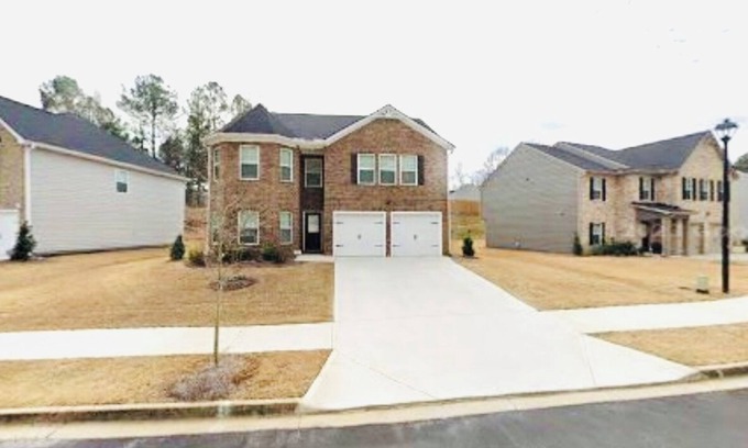 Cedar Grove Casa | Exquisite 5-bedroom house, 10 minutes from Airport with AC, & WiFi