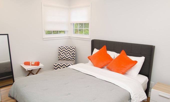 Queens Casa | Exquisite 5 BR, 2 B home in the NYC area 10 minutes from JFK in a quiet area.