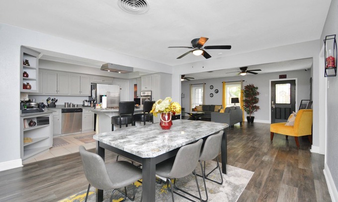 Shoreacres Casa | Exquisite 5BR near Yacht Club | Beach | Golf Course
