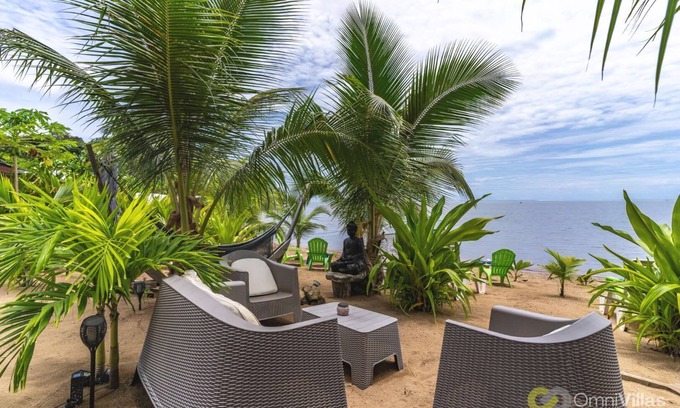 Moorea-Maiao Casa | Exquisite Bungalow with Beachfront Jacuzzi