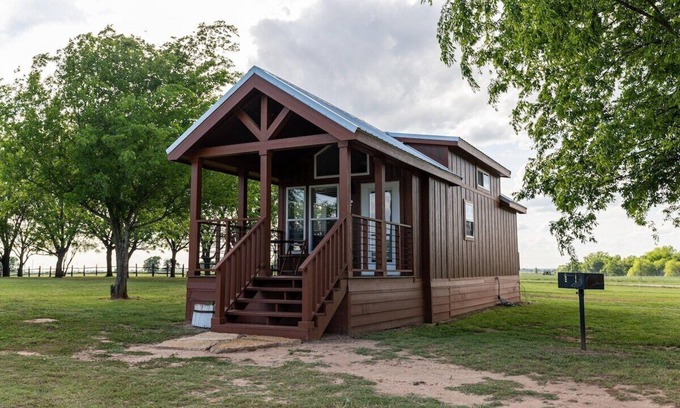 Satin Cabina | Exquisite Cabin, Enchanting Sunrises and Safari