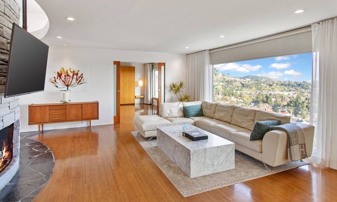 Greenbriar Casa | Exquisite City Views