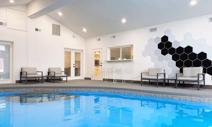 North Dallas Casa | Exquisite Dallas-Hidden Gem Indoor Pool(NO PARTY)
