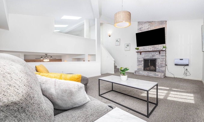 Asylum Hill Apartamento | Exquisite Downtown Loft Apartment