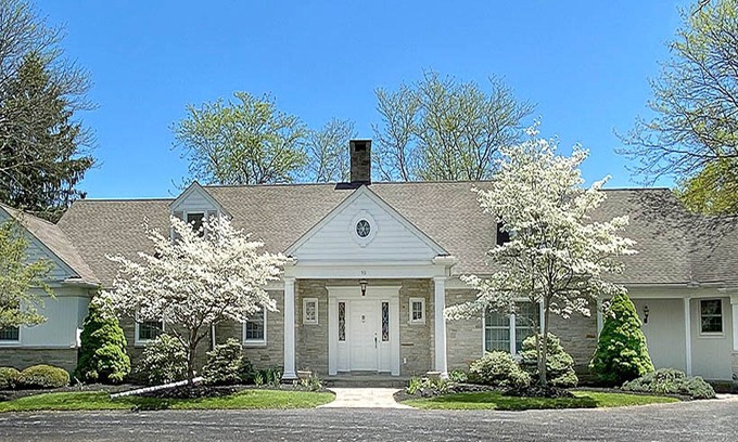 Gettysburg Casa | Exquisite, first floor stone ranch Gettysburg large kitchen/living area - quiet