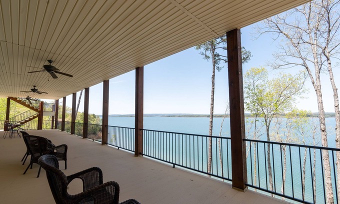Quitman Casa | Exquisite Greers Ferry Lakefront Home! 5 Bedroom 5.5 Bathroom Sleeps 17!