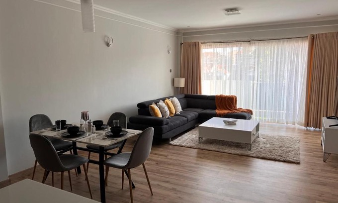 Kileleshwa Apartamento | Exquisite Grey Pearl 2Bedroom, Kileleshwa