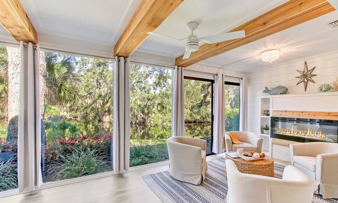 Fernandina Beach Condominio | Exquisite Lagoon Villa Only 8-Minute Walk To Beach!