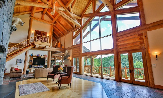 Nazareth Casa | Exquisite Log Home