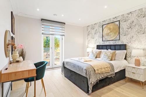 Clapham Casa | Exquisite London Abode - Large Terrace