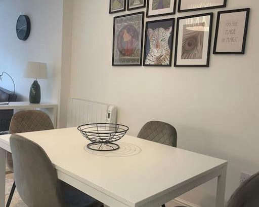 Cathays Apartamento | Exquisite Long-Term Living in Cardiff's Heart