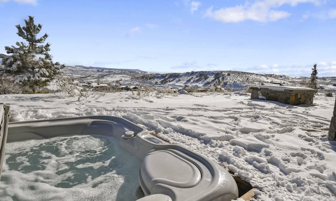 Tuhaye Casa | Exquisite Mountain Retreat in Tuhaye, Private Hot Tub, Mountain views